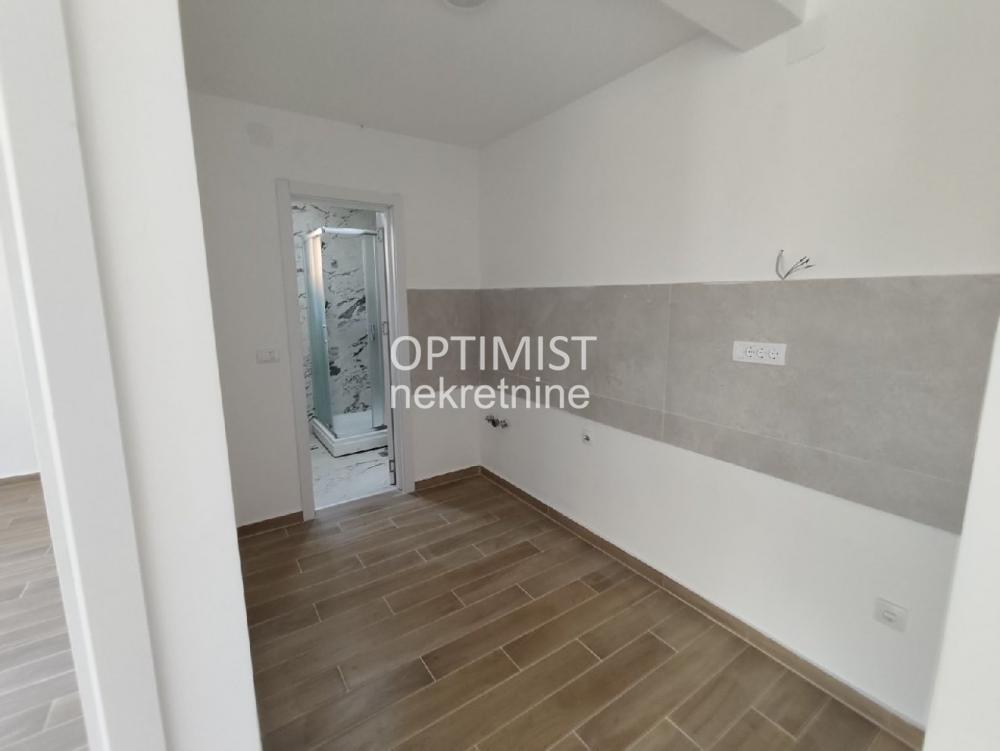 Severni bulevar, kuća od 43m2 sa dvorištem ID#3553