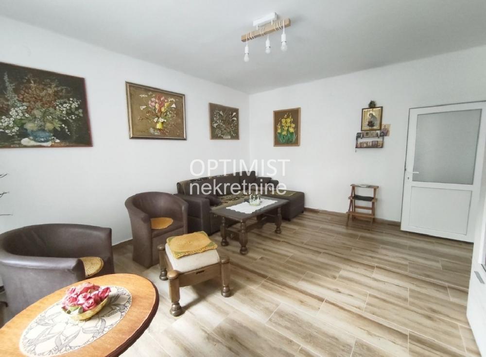 Lekino brdo, renoviran, useljiv, parking mesto ID#3555