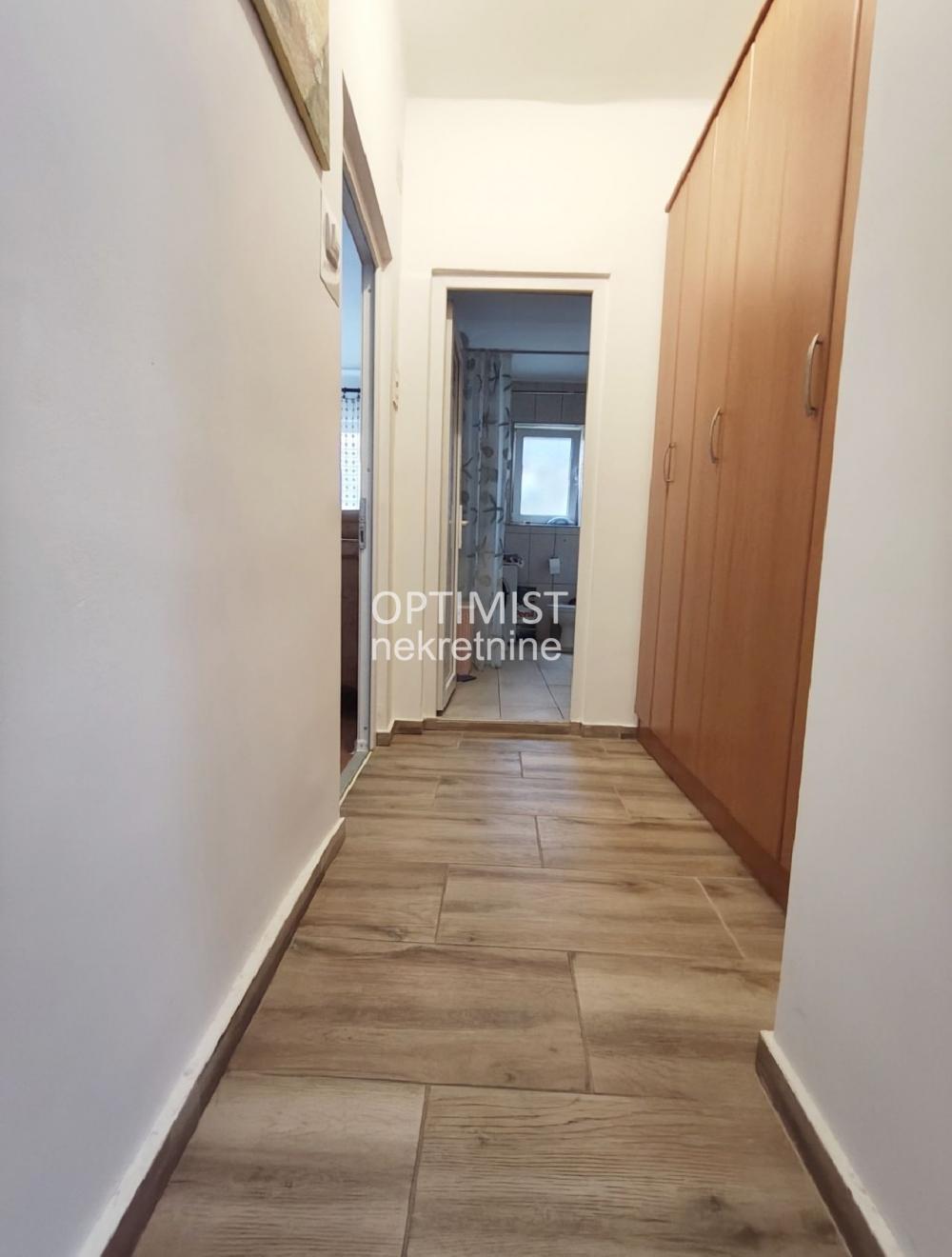 Lekino brdo, renoviran, useljiv, parking mesto ID#3555
