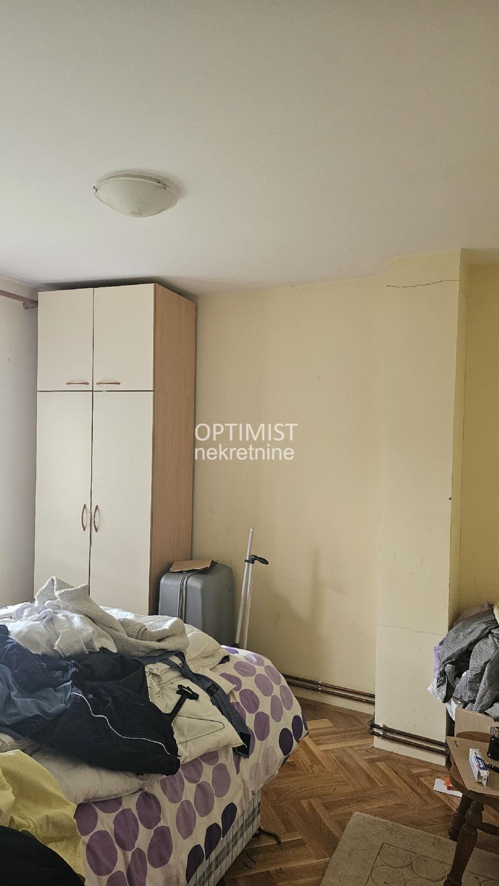 Batajnica, kuća od 176m2, plac 5 ari ID#3561