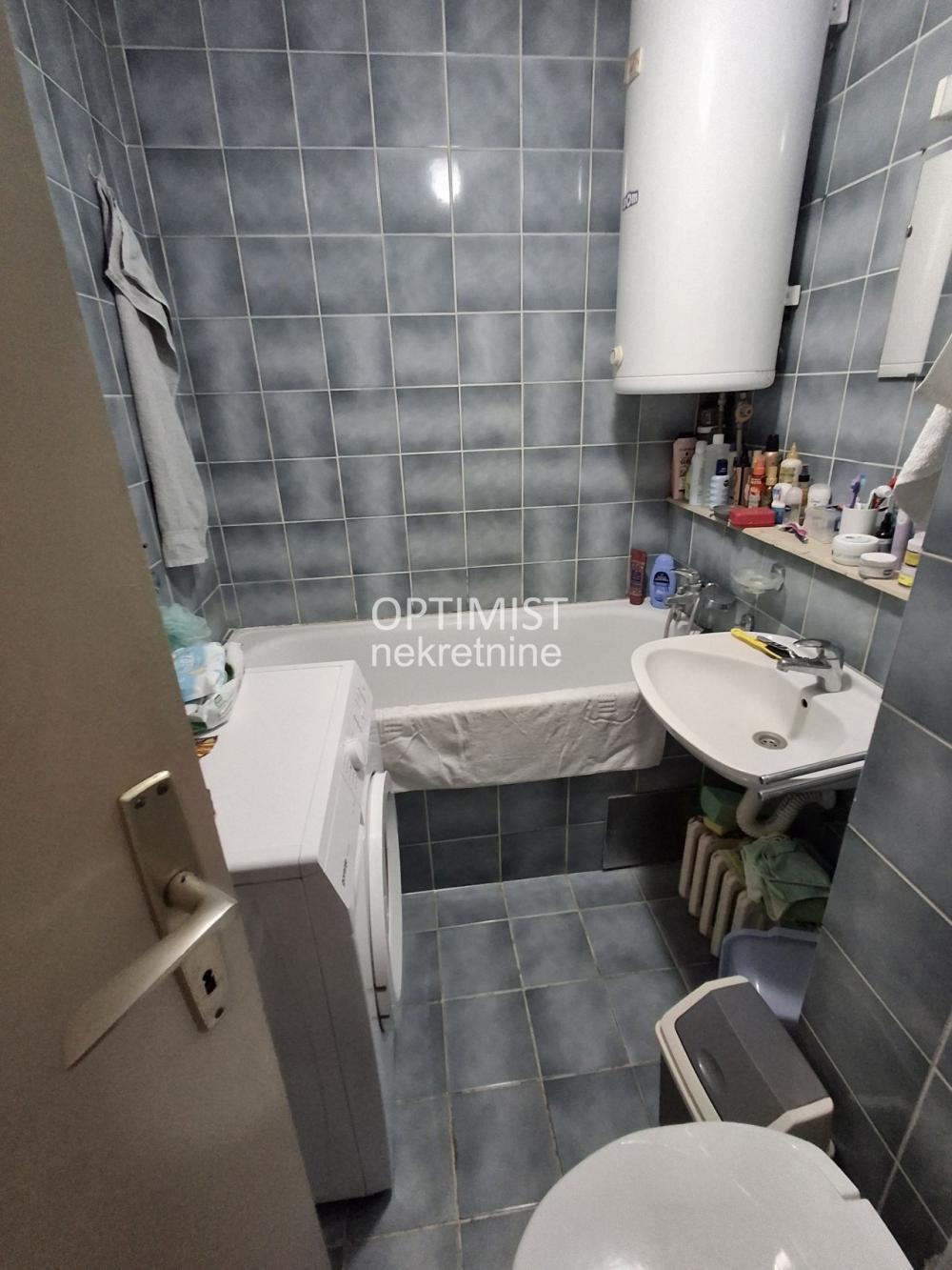 Retko u ponudi | adaptibilan u 2.5 | 57 m² | Novija zgrada | uknjižen ID#3563
