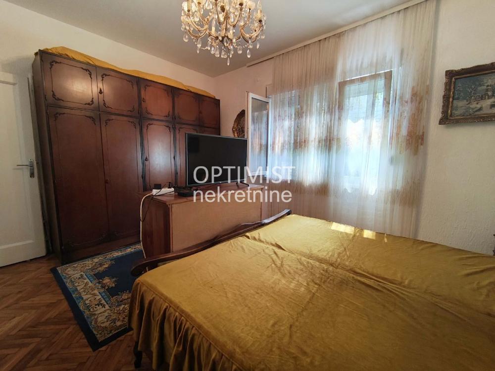 Senjak, salonac, uknjižen, adaptibilan ID#3610