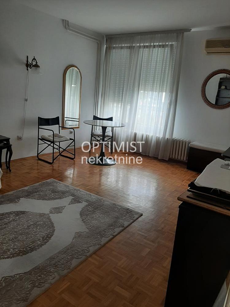Renoviran stan na odličnoj lokaciji ID#3623