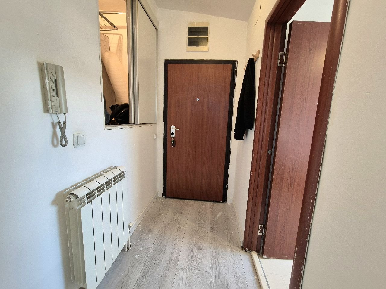 01 Stan Đeram Pijaca Marka Oreškovića