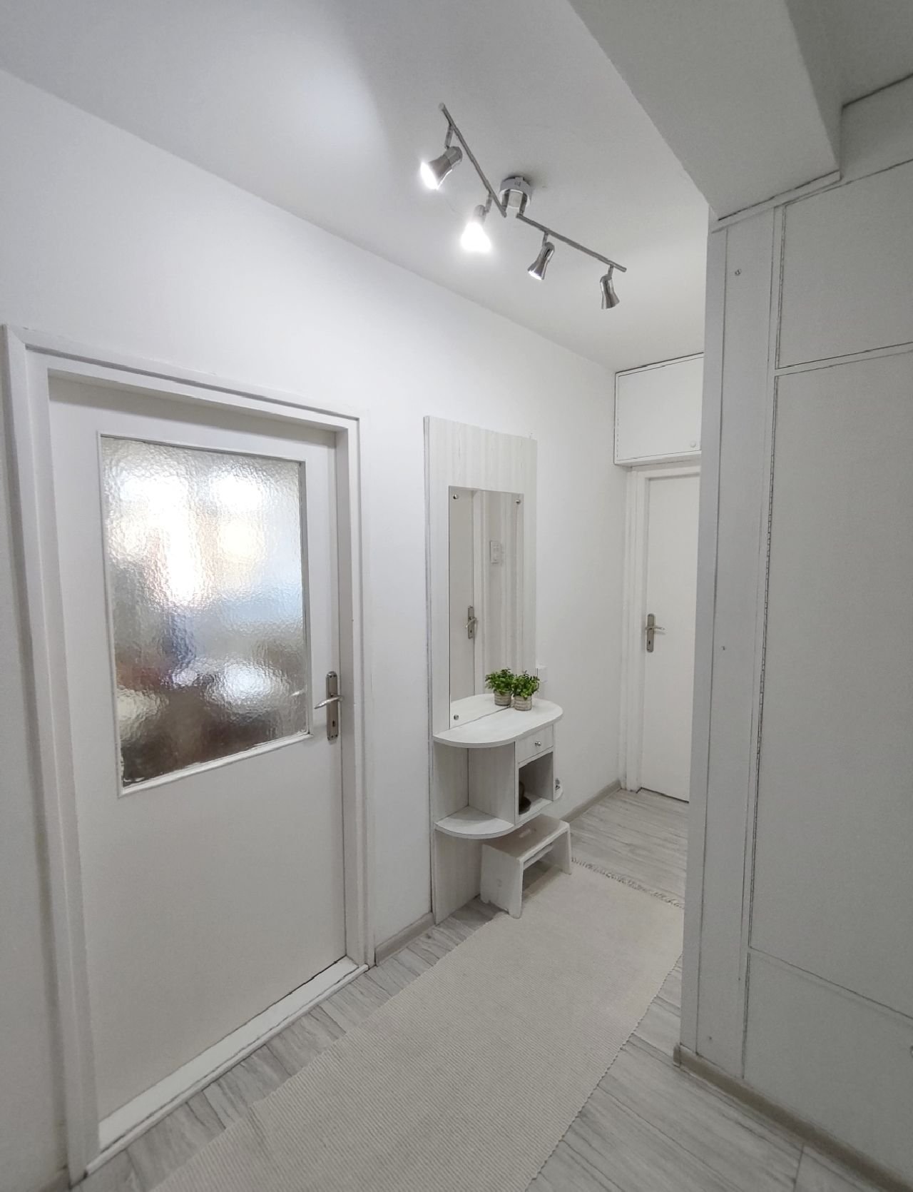 13 Stan Železnik Darinke Radović